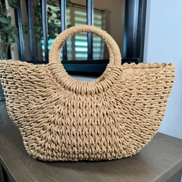 Woven Straw Tote Bag w/ Round Handles & Pom-Pom Tassel  -  Beach / Market Bag - Picture 3 of 8